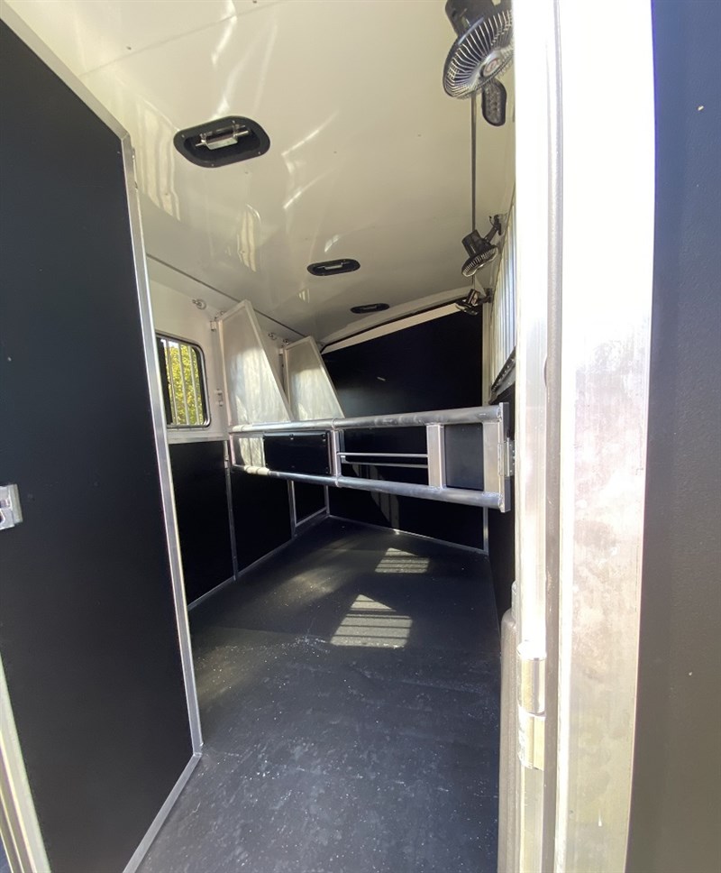 Trailer Photo 15