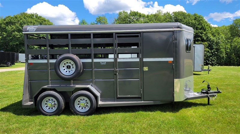 2025 Valley 2h stock combo w/dress / tack rm 7 tall / $146 mo