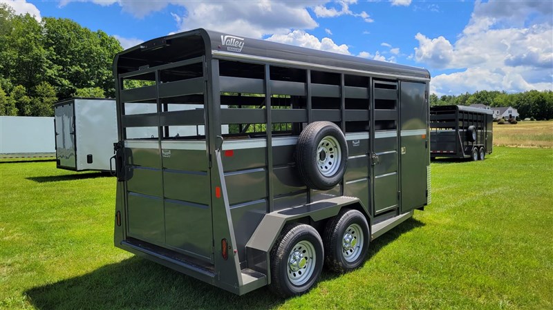 2025 Valley 2h stock combo w/dress / tack rm 7 tall / $146 mo
