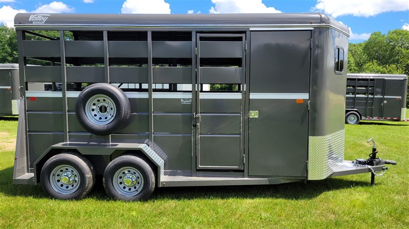 2025 Valley 2h combo w/dress / tack room xtall - $148/mo