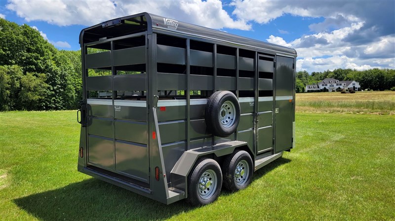 2025 Valley 2h combo w/dress / tack room xtall - $148/mo