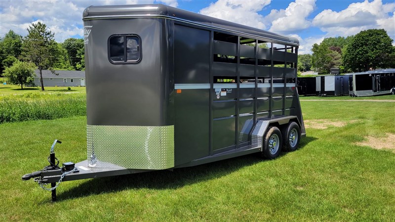 2025 Valley 2h combo w/dress / tack room xtall - $148/mo