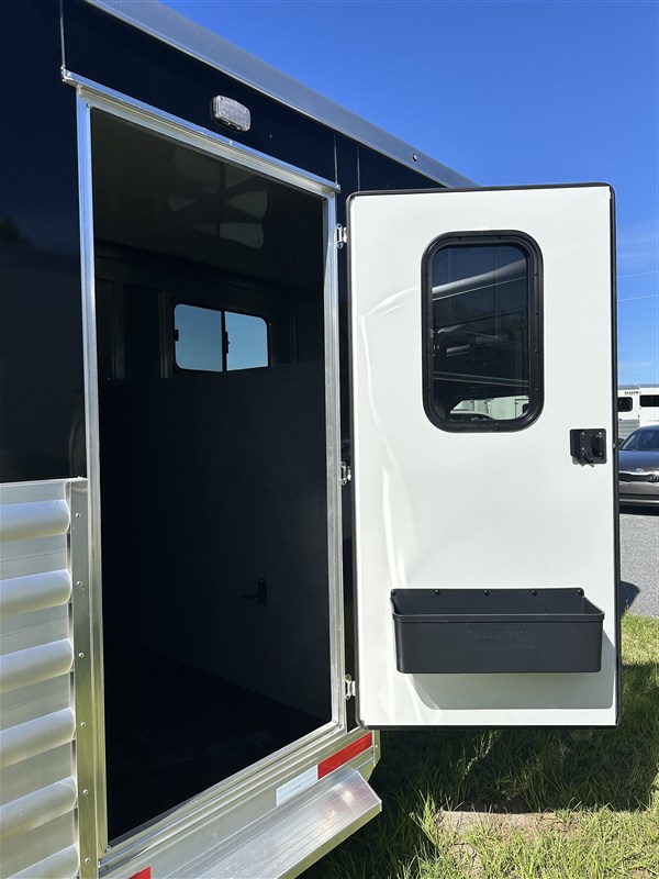 Trailer Photo 19