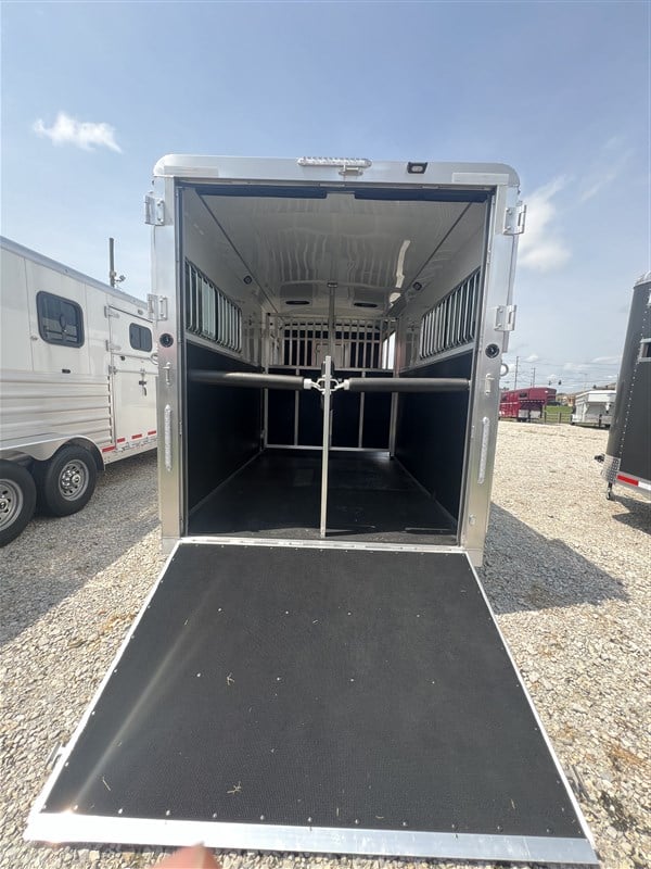 Trailer Photo 11