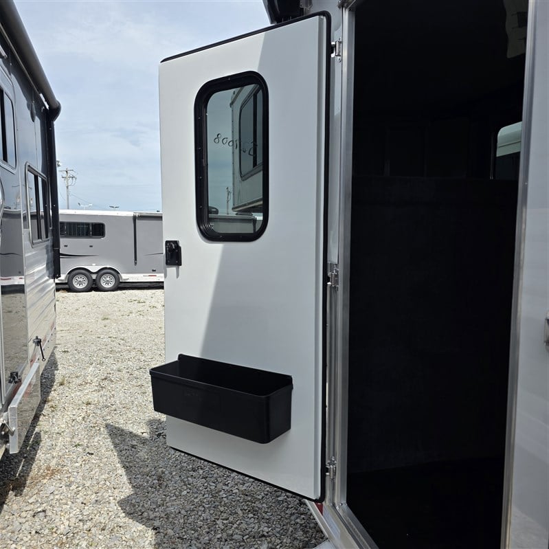 Trailer Photo 4
