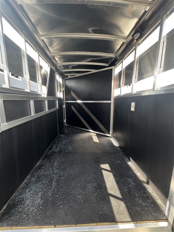 Trailer Photo 6