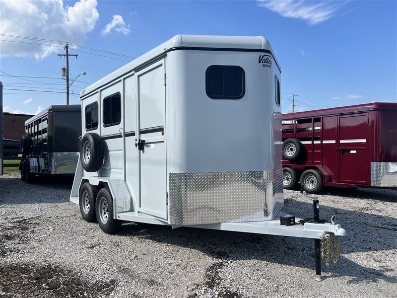 2027 Valley 2 Horse Enclosed Slant W/Tack