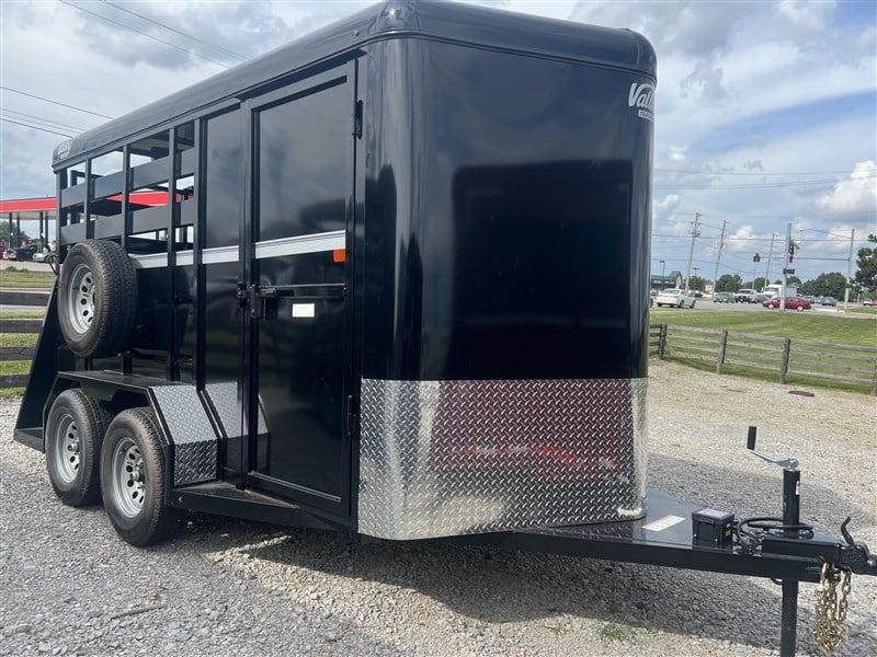 2027 Valley Slant load w tack