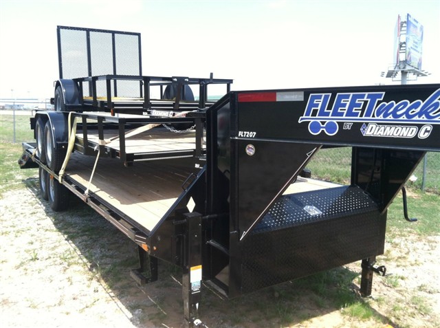 2013 Diamond C Flat Bed 25 x 102