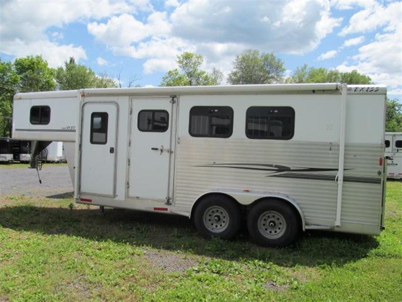 2004 Exiss 3 horse slant gooseneck