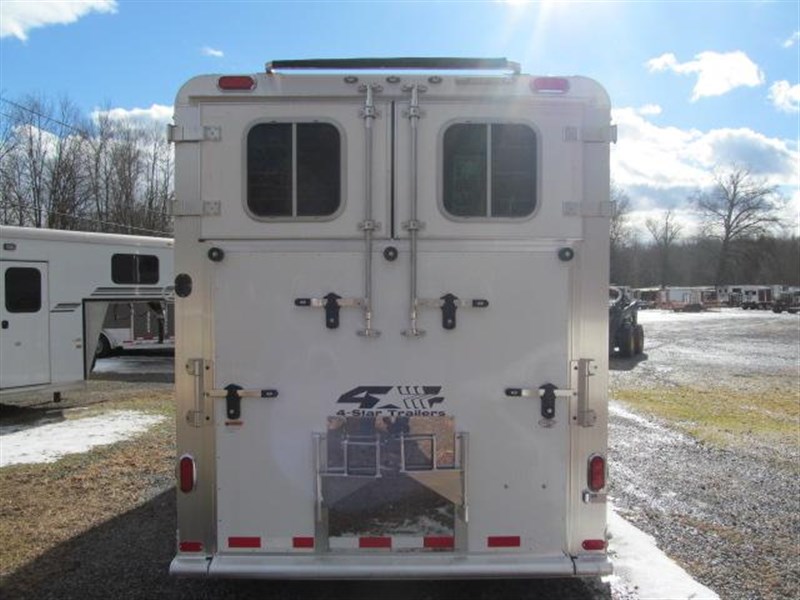 2025 4-star 3/4 gn pacer deluxe standardbred trailer