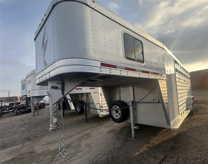 2022 Featherlite 8413