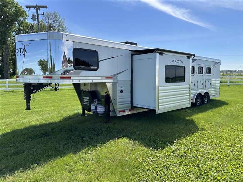 2022 Lakota charger c8411