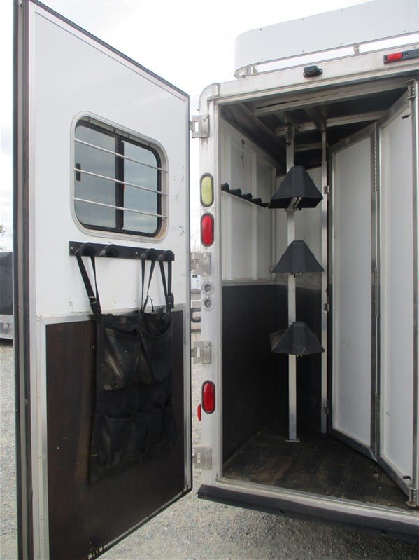 2005 Kiefer Built 3 horse with 12' lq