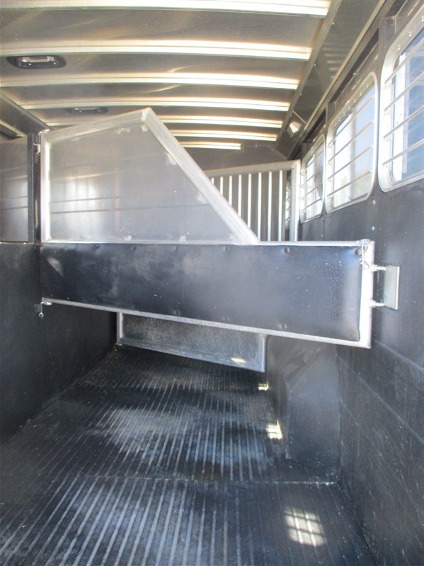 2014 Logan Coach 4 horse with 12' lq