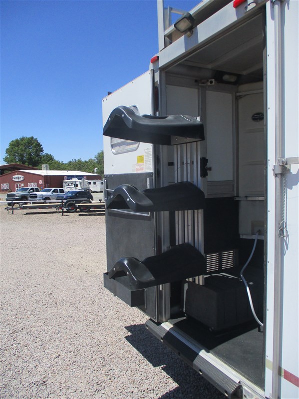 2000 Sundowner 3 horse with 8' lq