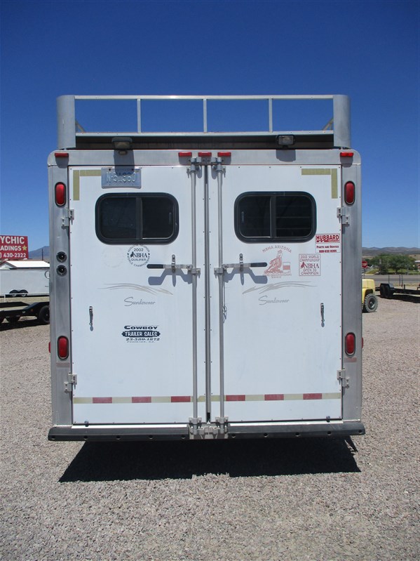 2000 Sundowner 3 horse with 8' lq