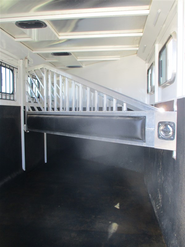 2023 Trails West classic 3 horse gooseneck