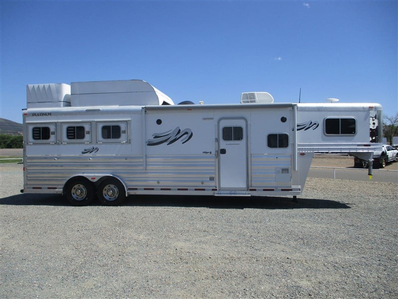 2018 Platinum 3 horse with 10' LQ