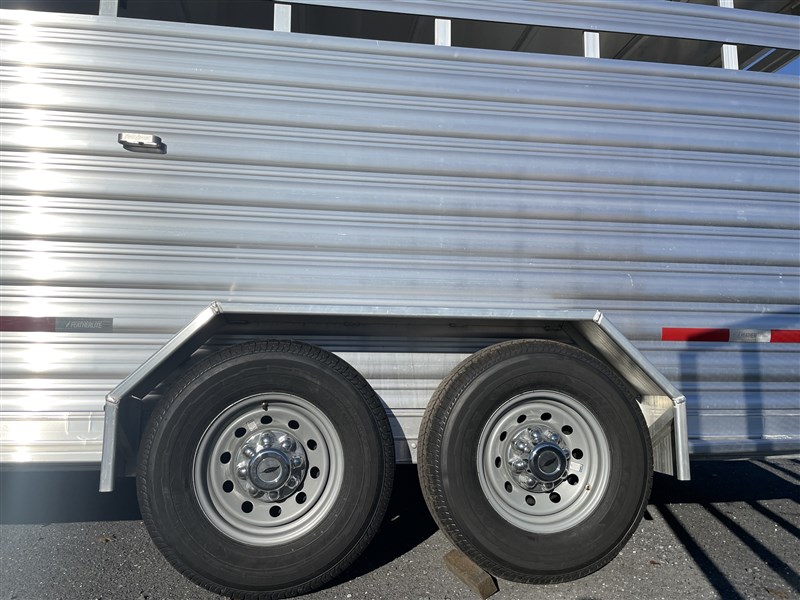 2025 Featherlite 8117-6720