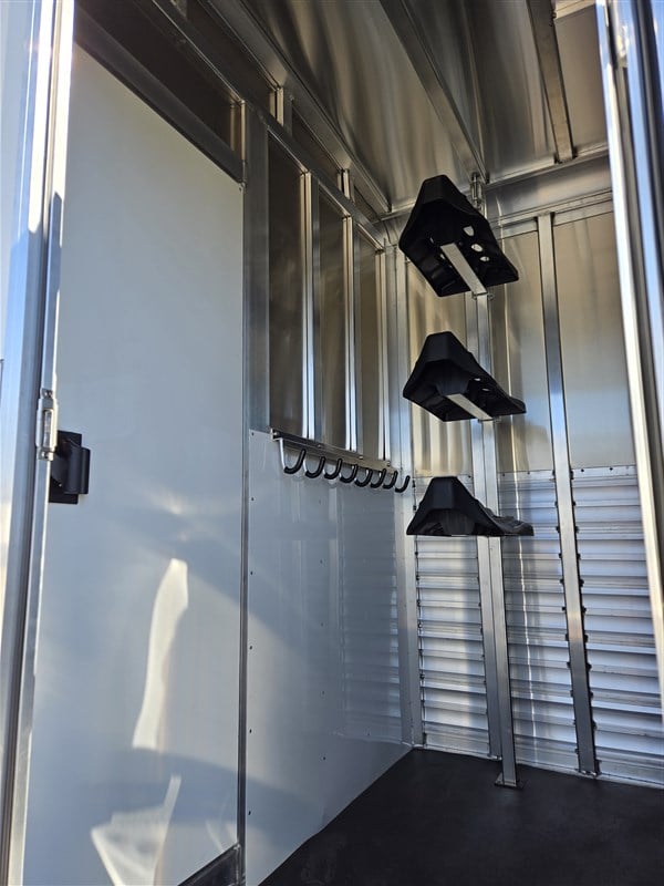 2026 Adam 23' 2+1 gn with tack room
