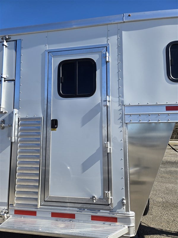 2026 Adam 23' 2+1 gn with tack room