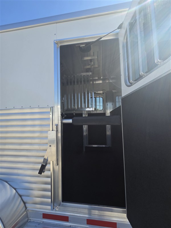 Trailer Photo 2