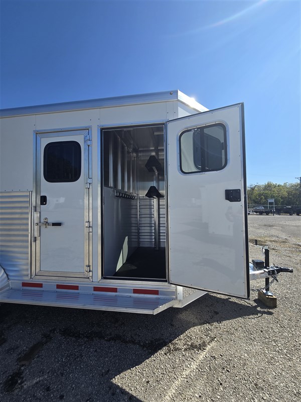 Trailer Photo 3