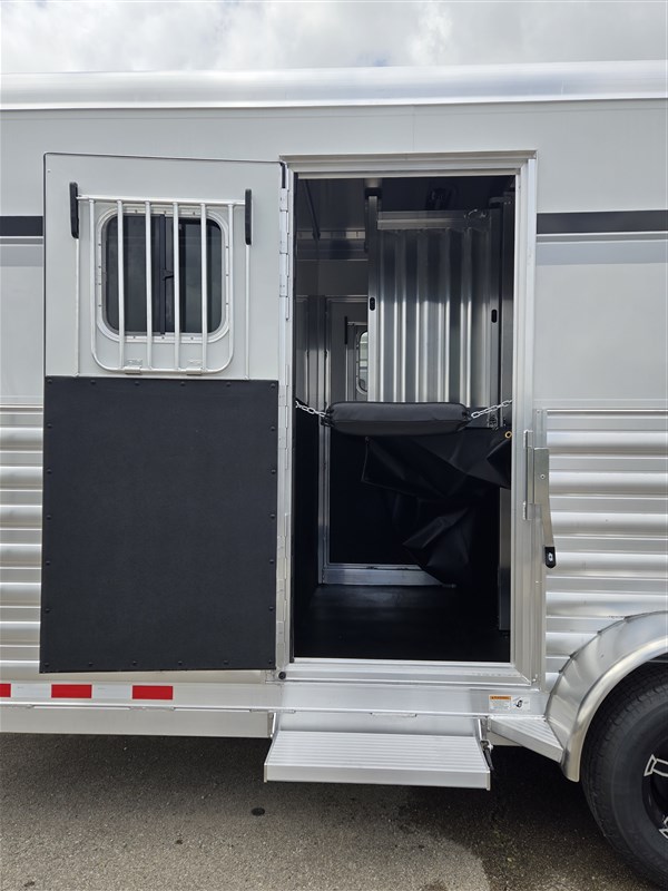 2027 4-star 2h straight load gn w xl tack! 8' tall!