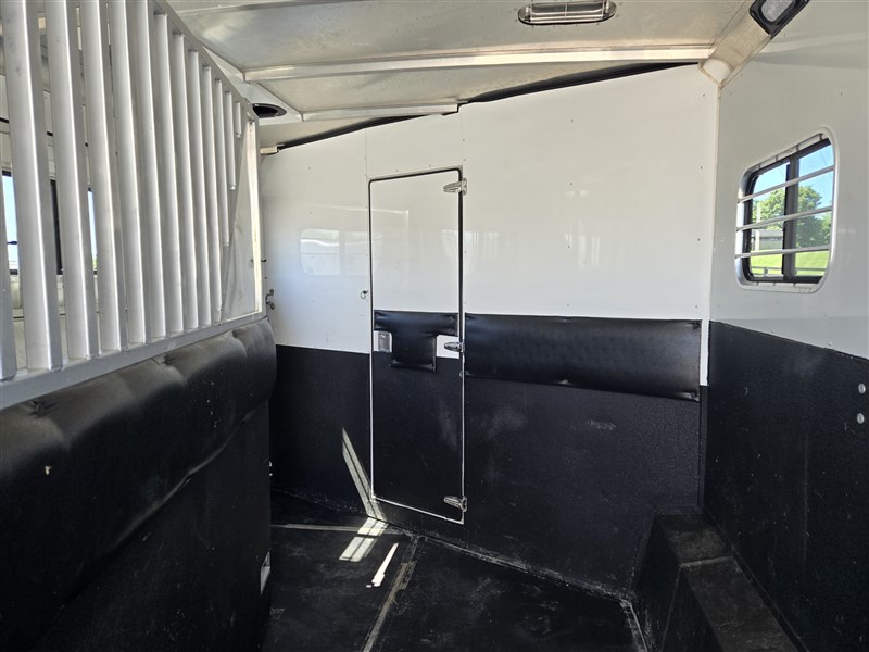 Trailer Photo 14