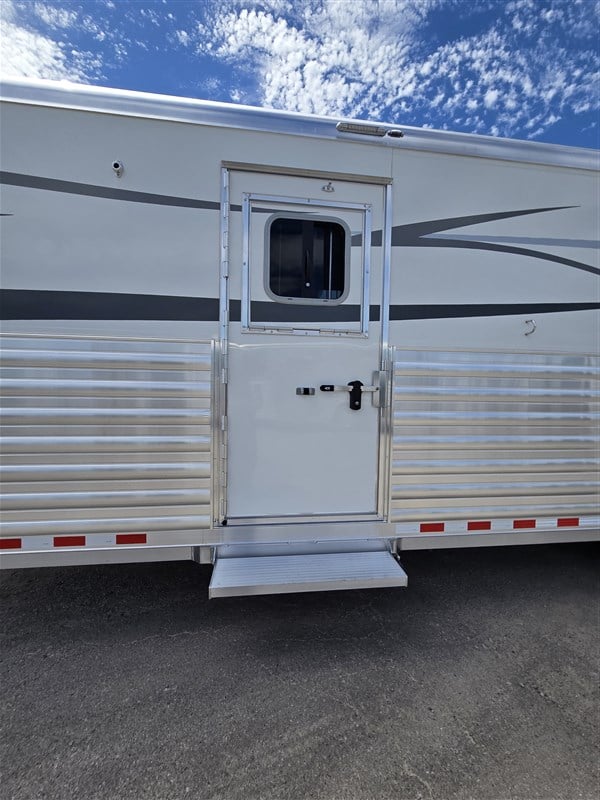 2027 4-star 24' gn 2+1 with 5' tack, werm, and more!!