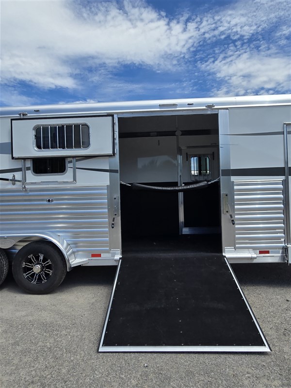 Trailer Photo 19