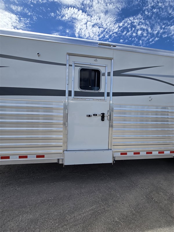 2027 4-star 24' gn 2+1 with 5' tack, werm, and more!!