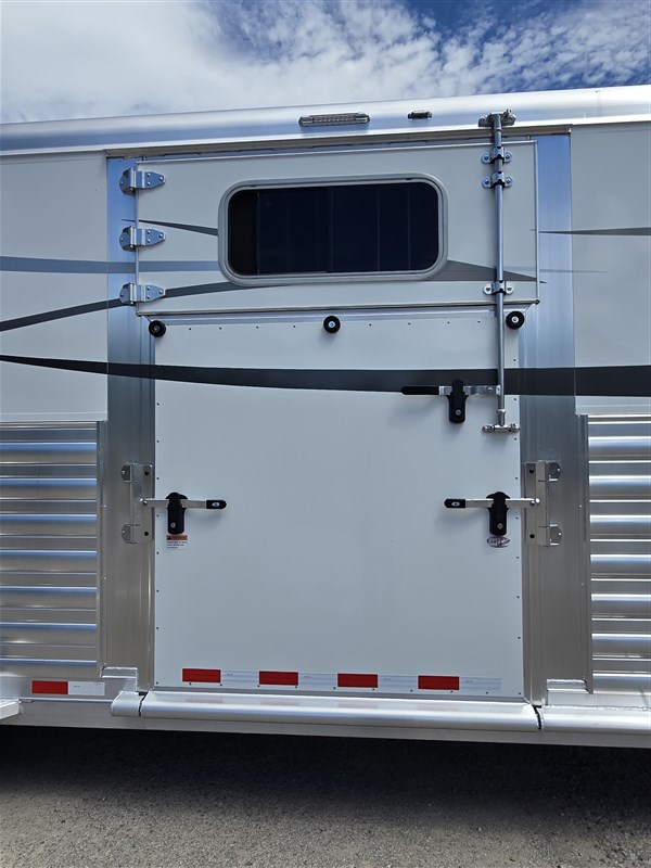 Trailer Photo 17