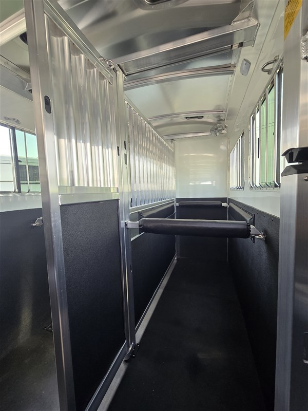 Trailer Photo 18