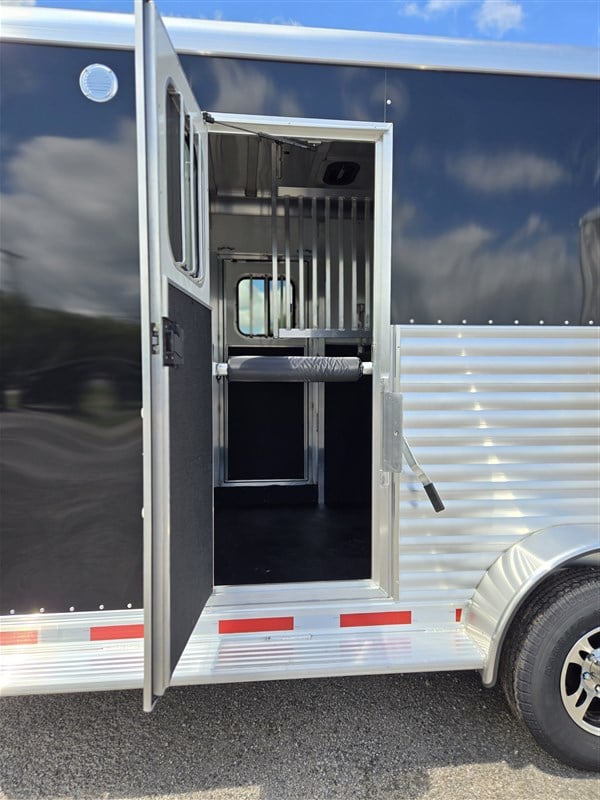 Trailer Photo 11