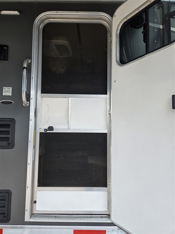 Trailer Photo 13