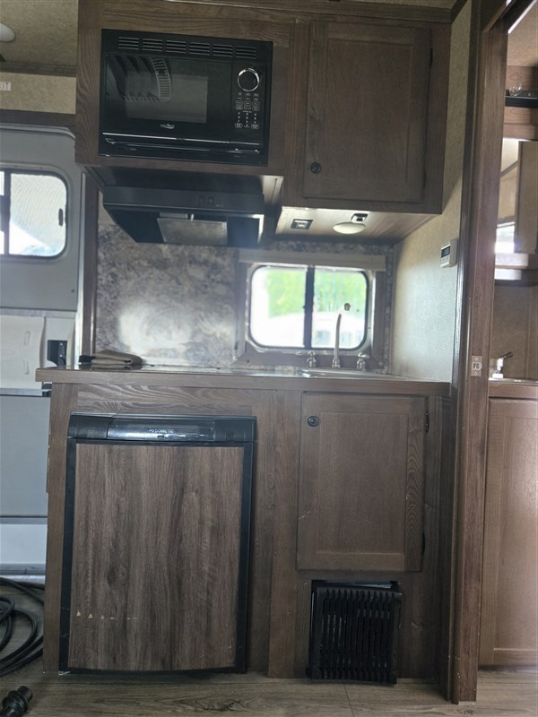 Trailer Photo 25