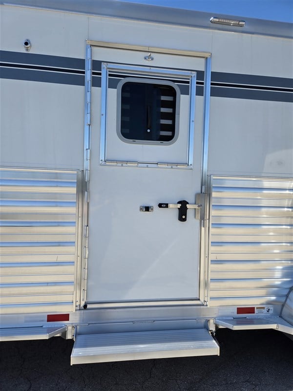 2027 24×48 Horse Livestock Trailer photo 4