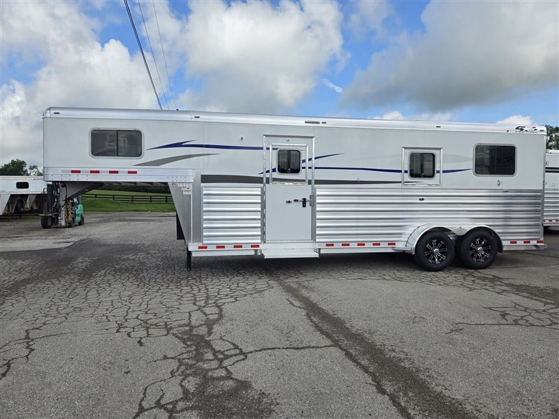 2027 Horse Livestock Trailer photo 2
