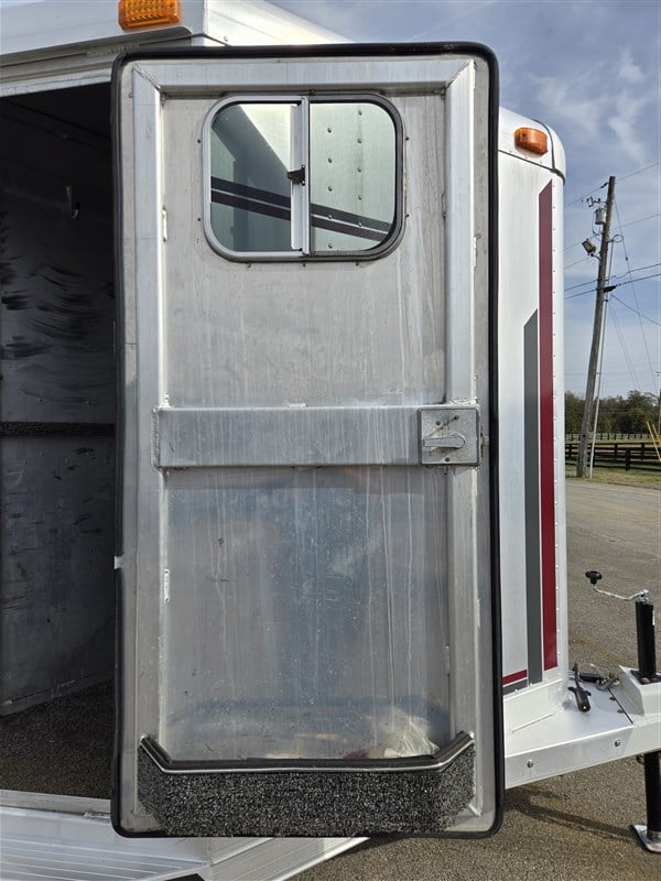 1994 Horse Livestock Trailer photo 4