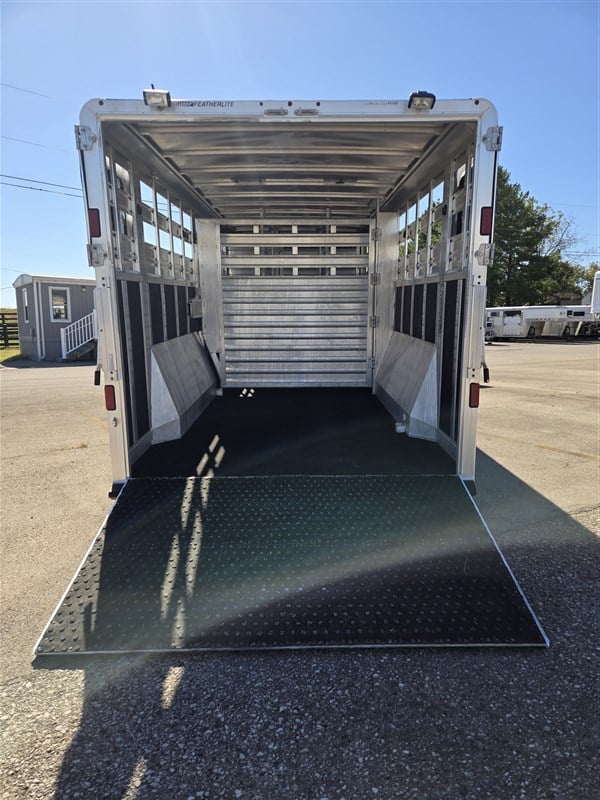 2015 Featherlite photo 5