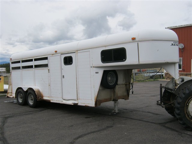 1995 Magic Trailers 1994 Trail Magic 3H GN Slant Horse Trailer - Used