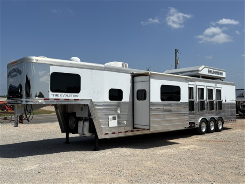 2018 Bloomer bloomer 4h side load 15' outlaw with slide out
