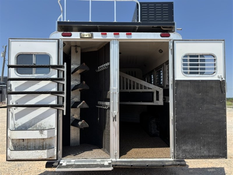 Trailer Photo 16