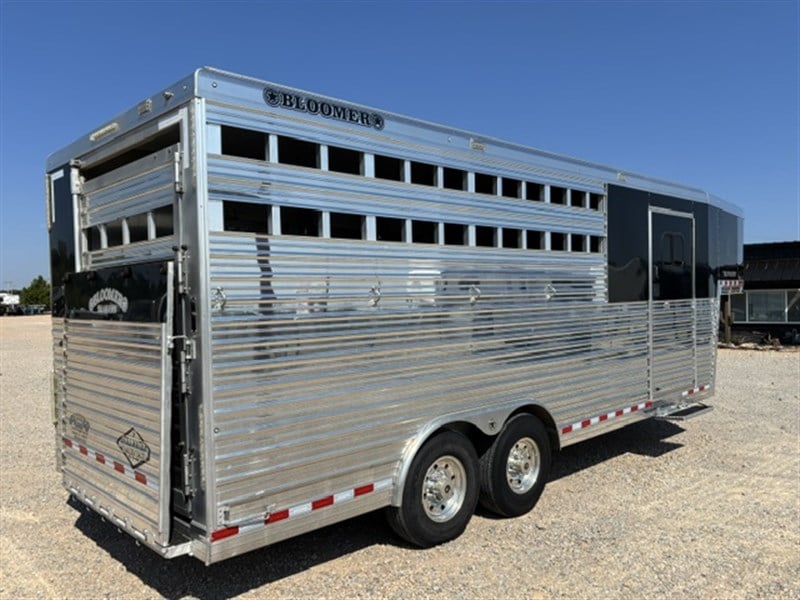Trailer Photo 2