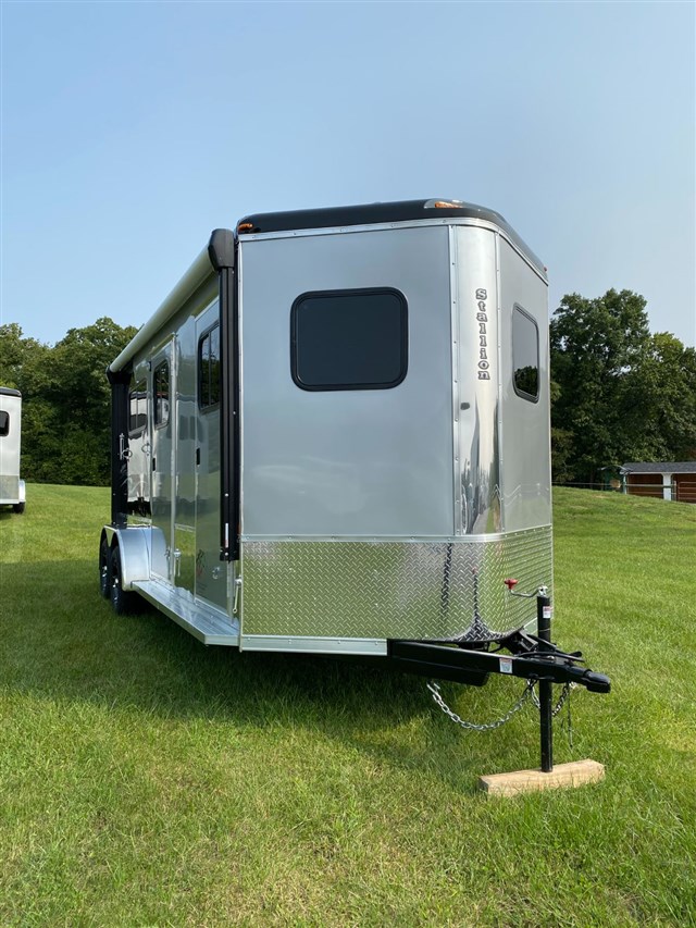 2021 Homesteader 2 Horse straight load dressing room awning ramp