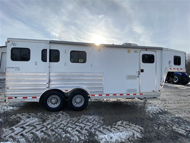 2009 Kiefer 3 Horse with 8' Living Quarters