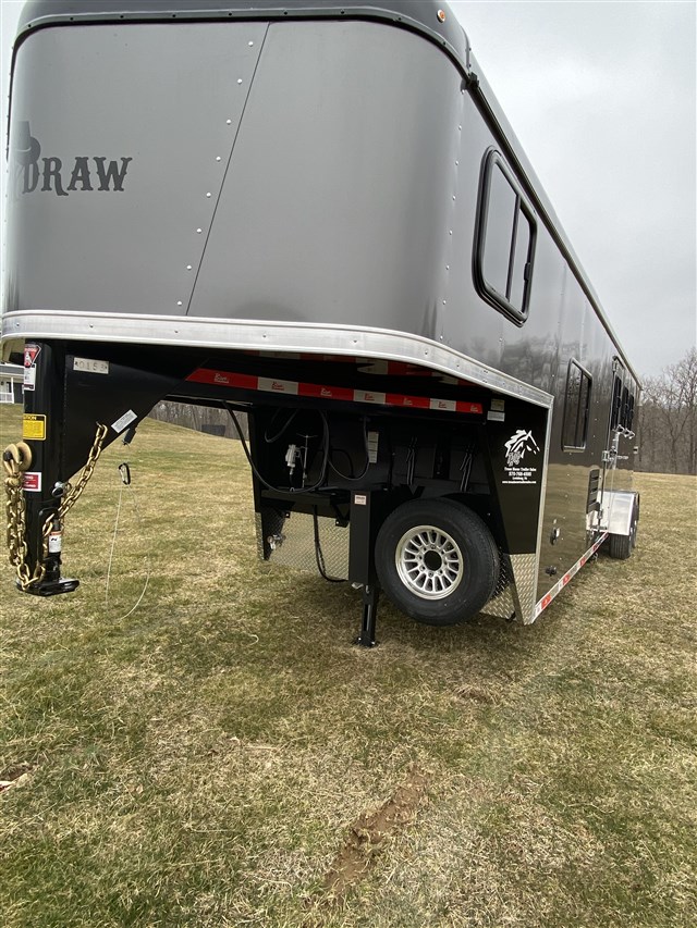 2021 Bison Quick Draw 3 horse 7' wide 10' living quarters