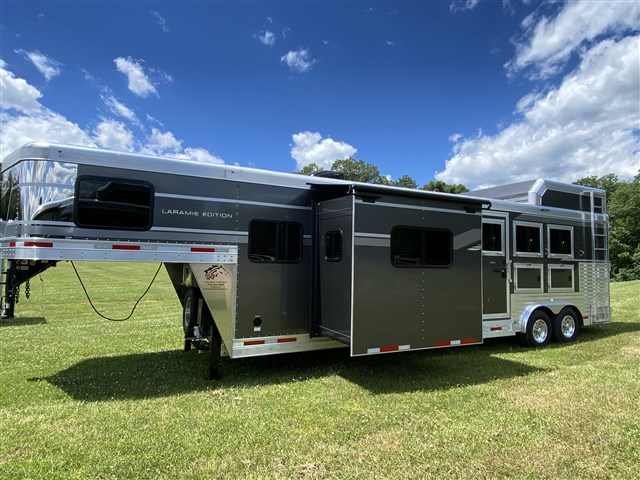 2022 SMC Laramie 3 Horse 13' LQ Hay Rack Slide Out Hay Rack